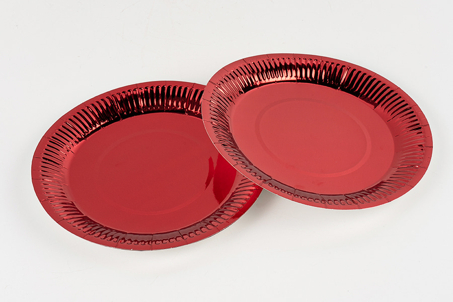 印有金字的圆形纸盘